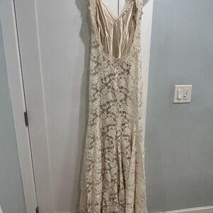 Monique Lhuillier Cream Lace Backless Dress wedding dress